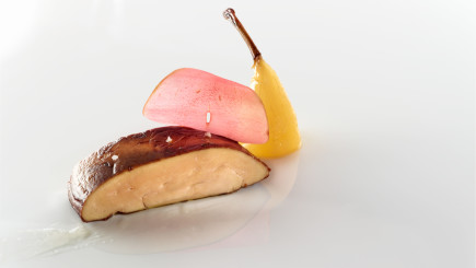 Foie grass, pera, jengibre e hibisco