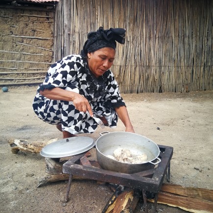 Saida Cotes, cocinera de la etnia wayuu de la guajira (Caribe)